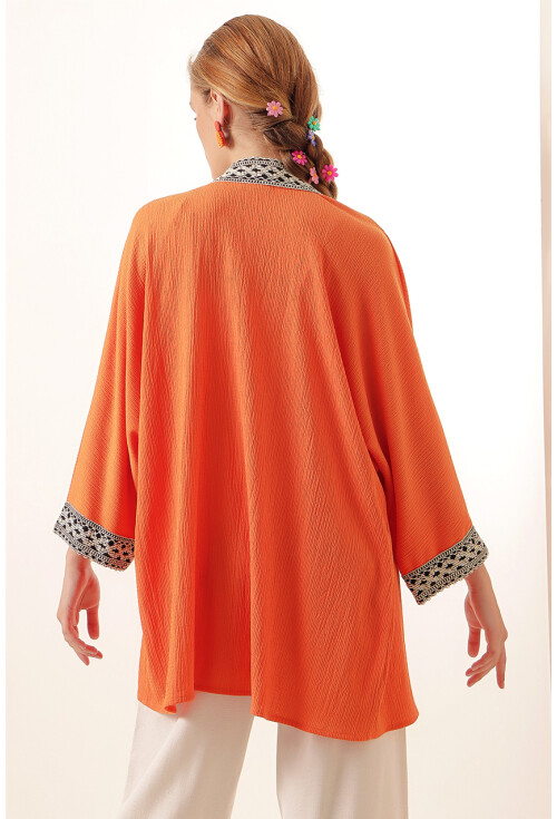 5866 Nakışlı Örme Kimono
