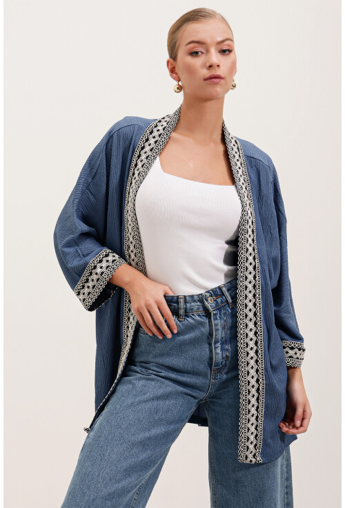 5866 Nakışlı Örme Kimono