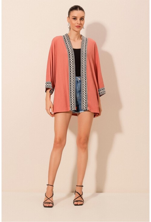 5866 Nakışlı Örme Kimono
