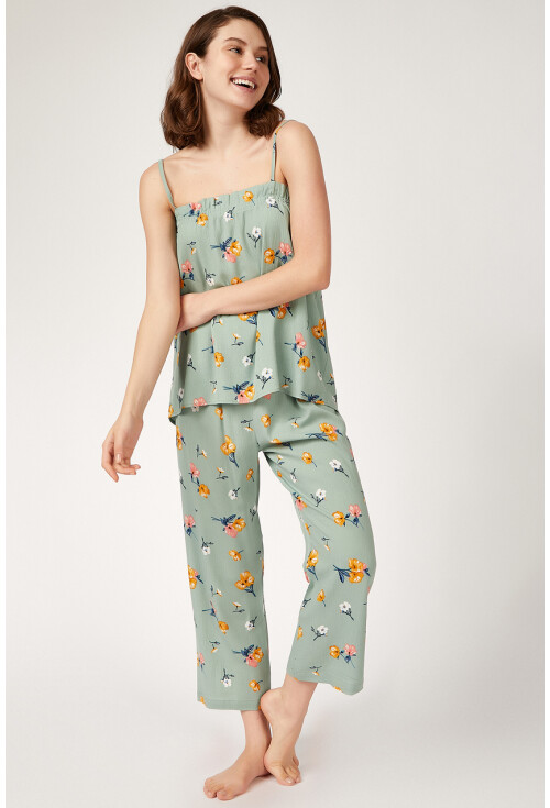 6473 Çiçek Desenli Fırfırlı Alt Üst Pijama Takımı
