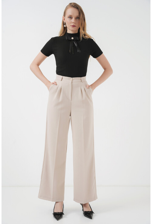 926 Yaka Detaylı Kısa Kol Bluz