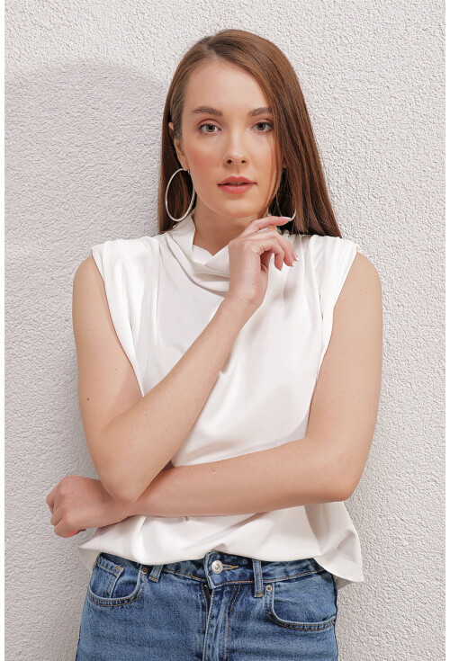 0462 Vatkalı Saten Bluz