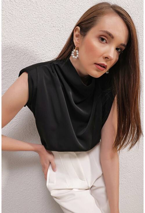 0462 Vatkalı Saten Bluz