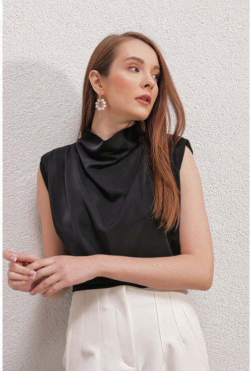 0462 Vatkalı Saten Bluz