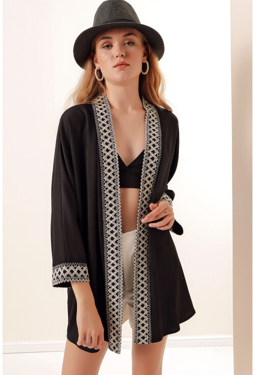 05866 Nakışlı Örme Kimono