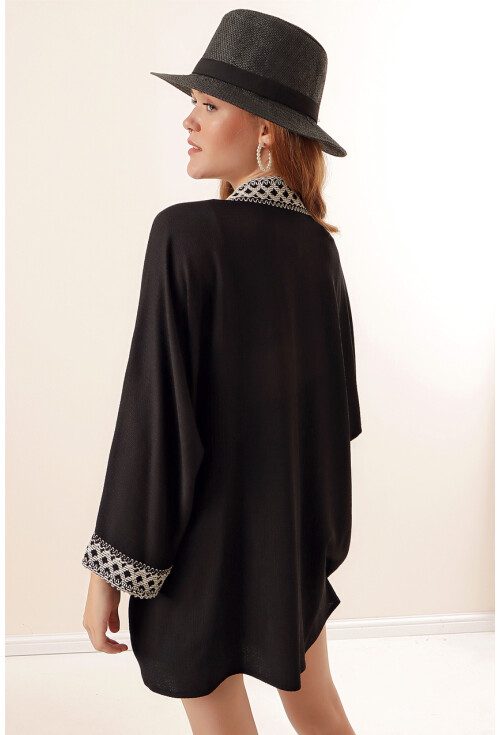 05866 Nakışlı Örme Kimono