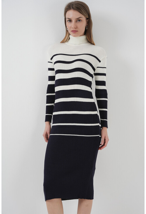 15841 Boğazlı Triko Elbise