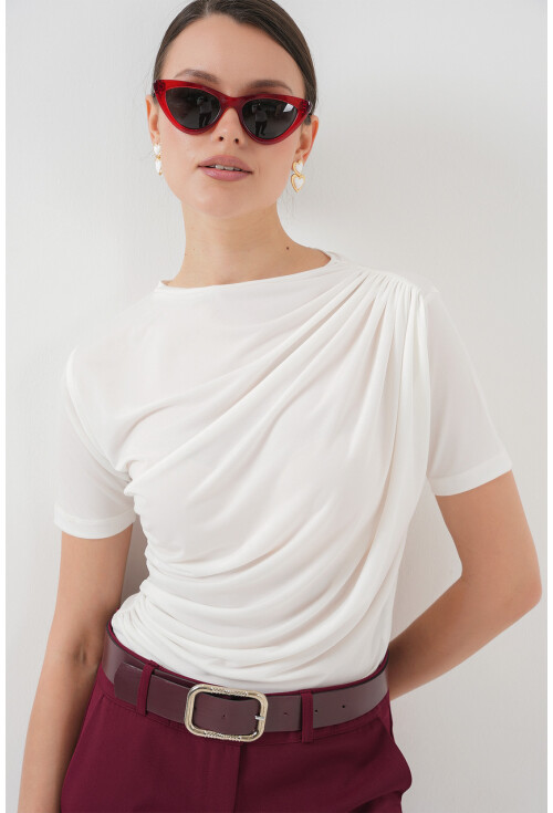 Büzgü Detaylı Kısa Kol Sandy Bluz 945