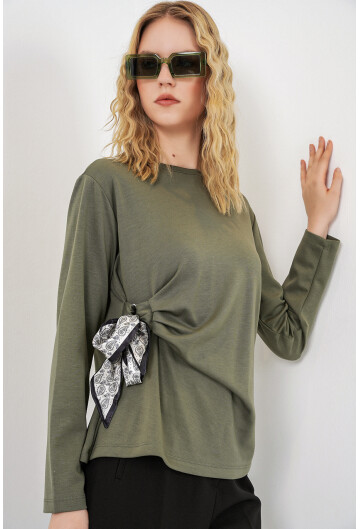 Kadın Fular Detaylu Uzun Kol Bluz 40000