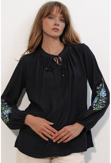 Kadın Nakışlı Oversize Bluz 1000