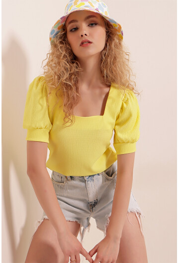 0409 Kare Yaka Örme Bluz