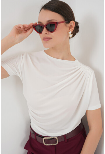 Büzgü Detaylı Kısa Kol Sandy Bluz 945